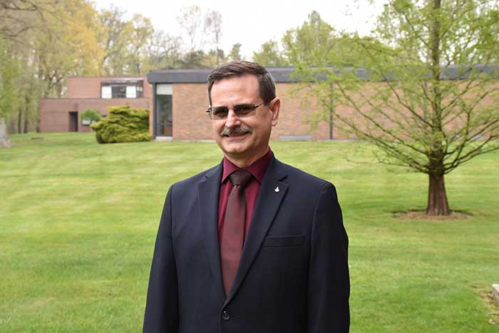 Howard Knorr Honored with 2022 School of Arts and Sciences Award for Excellence in Adjunct Teaching
